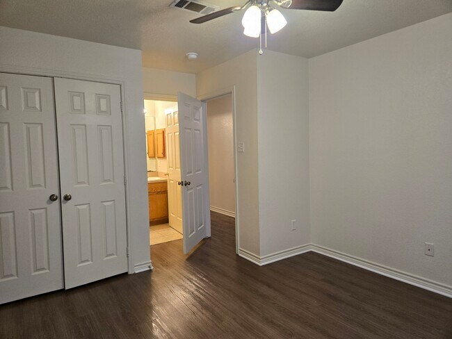 Building Photo - 3714 Oldenburg Ln