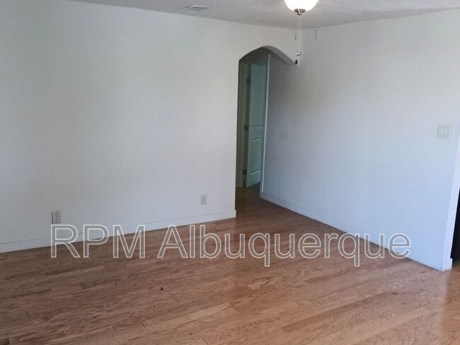 Building Photo - 504 San Clemente Ave NW