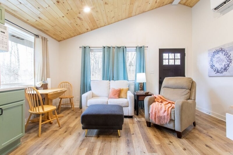 Primary Photo - 7115 W 71st St