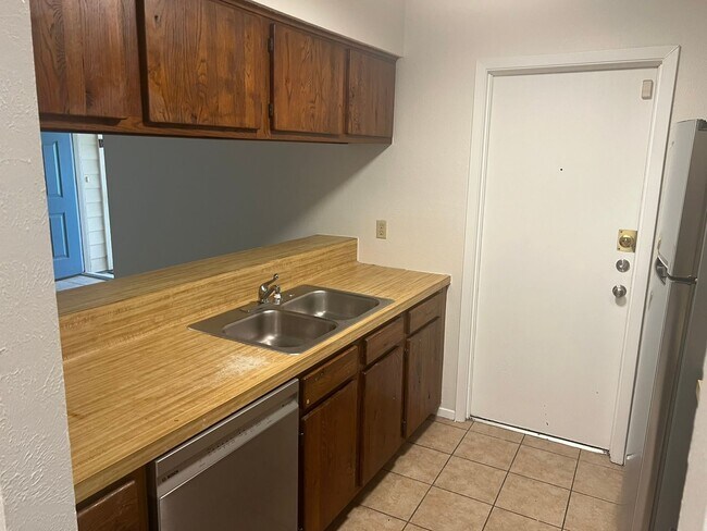 Building Photo - 1911 Gracy Farms Ln