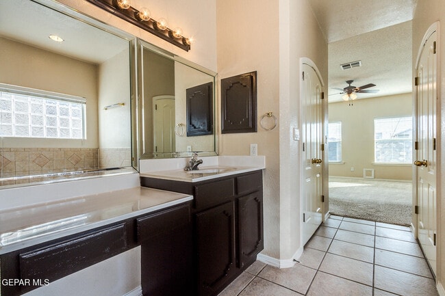 Building Photo - 12344 Tierra Limpia Dr