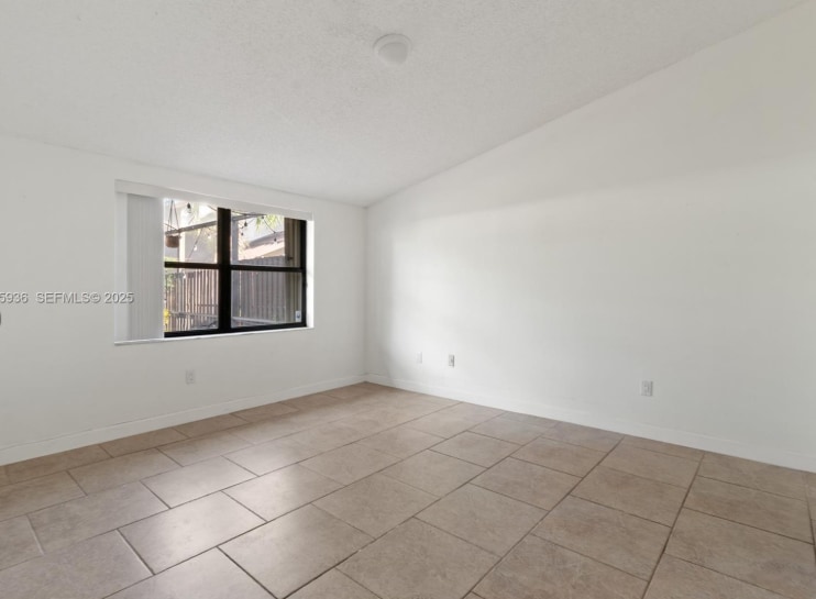 Building Photo - 10161 SW 137th Ct