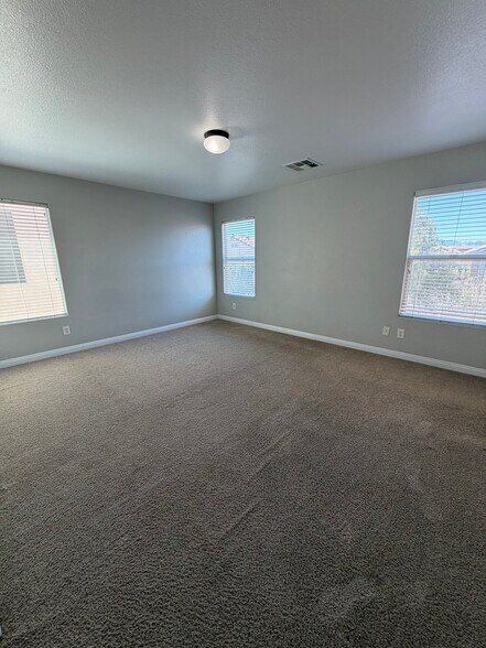 Building Photo - 9521 Grand Fir Ct