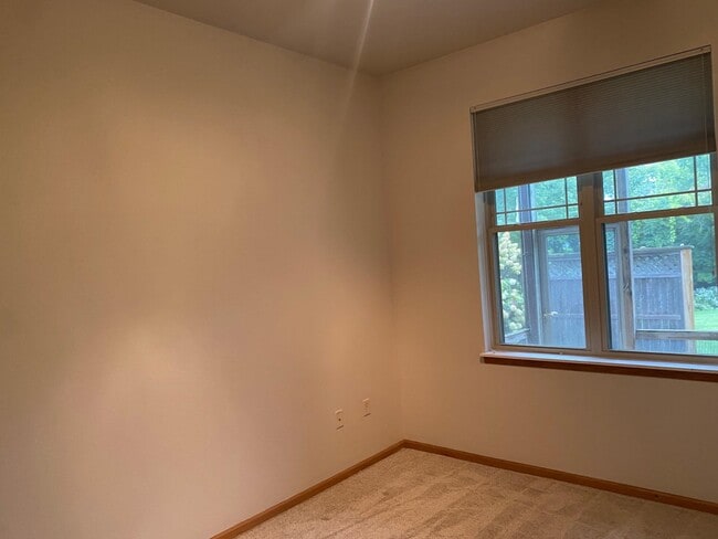 Building Photo - 5440 Willow Rd