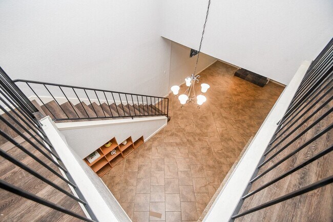 Building Photo - 1116 Bering Dr