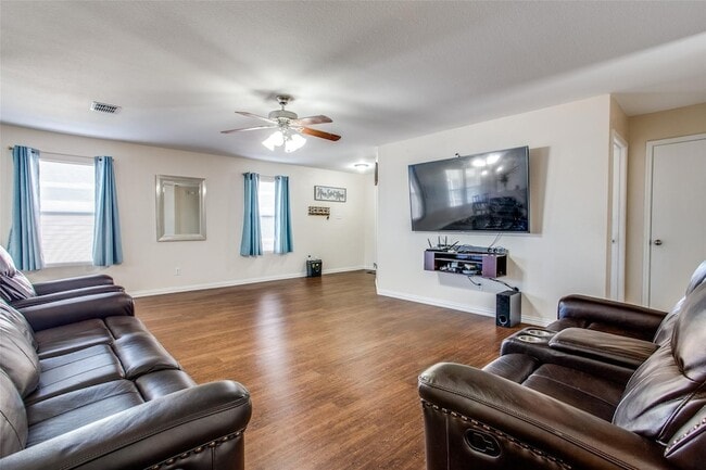 Building Photo - 5005 Village Stone Ct