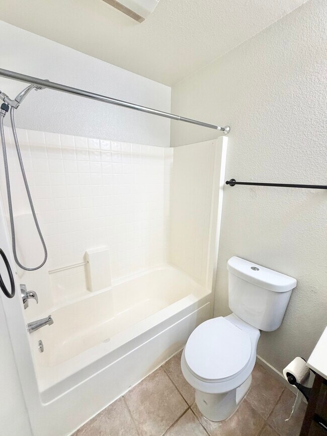 Building Photo - Bright and inviting 3-bedroom, 2-bathroom home!