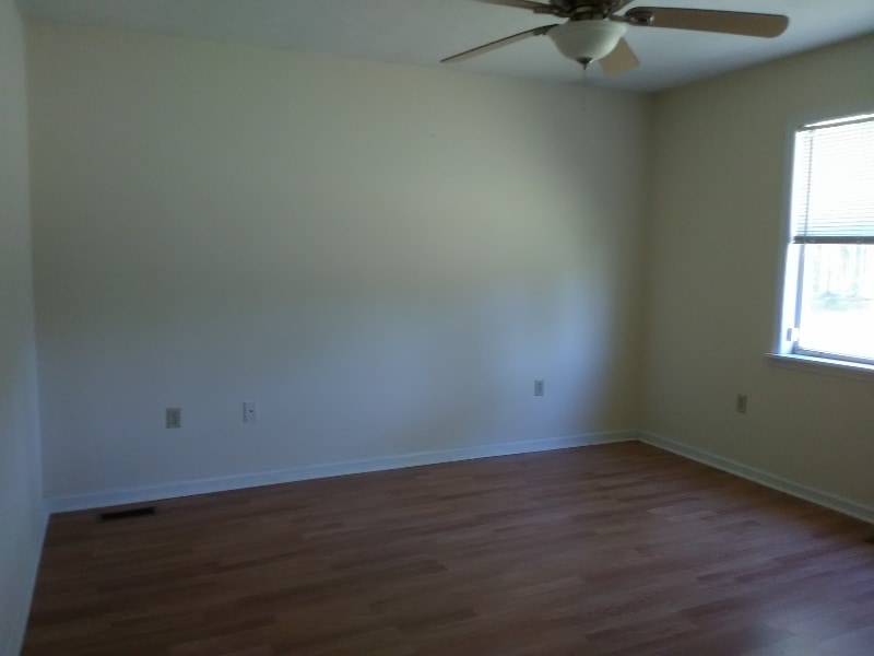 Building Photo - 626 Windcrest Dr