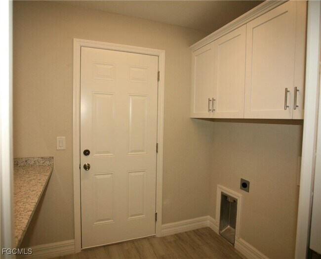 Building Photo - 8445 Coral Dr
