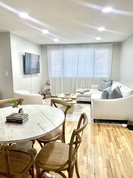 Building Photo - 100 Lakeview Ave