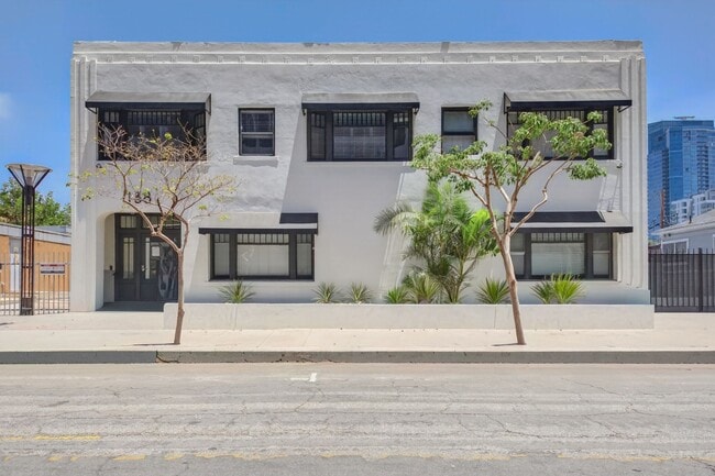 Building Photo - Elm Avenue Apartments