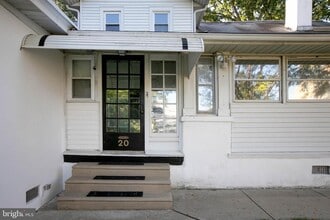 Building Photo - 20 E Merchant St