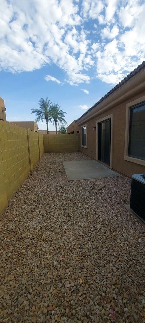 Building Photo - BEAUTIFUL 3BED 2BATH HOME LOCATED NEAR BAS...