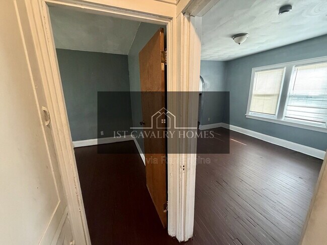 Building Photo - 578 Hoye Ave