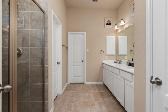 Building Photo - 2127 Blossomcrown Dr