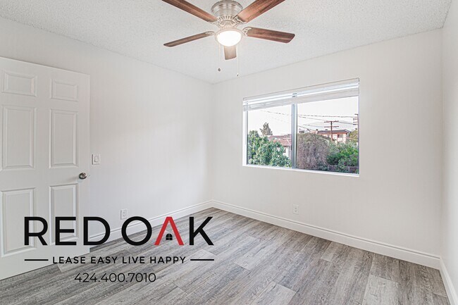 Building Photo - 10133 Pinewood Ave