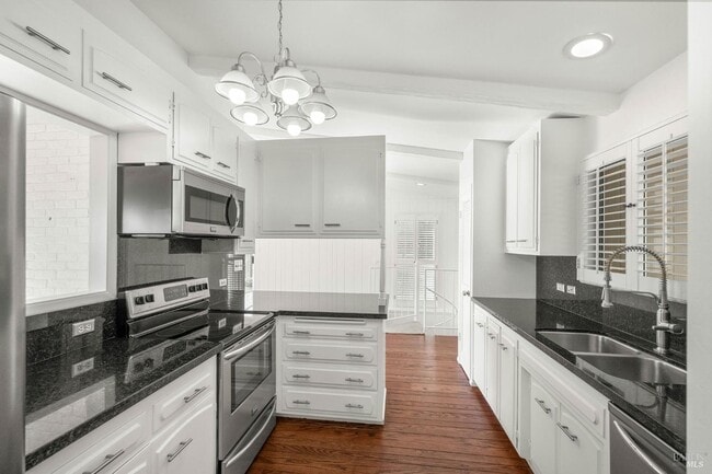 Building Photo - 121 Knoll Pl