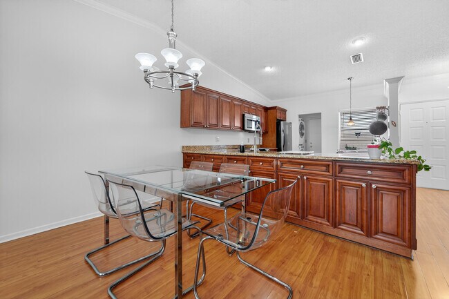 Building Photo - 6070 Sunny Manor Ct