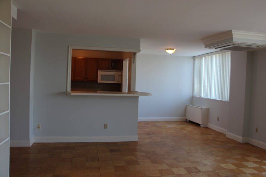 Building Photo - 1512 S Arlington Ridge Rd