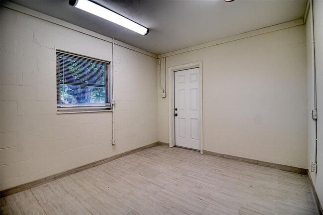 Building Photo - 5670 10th Ave N