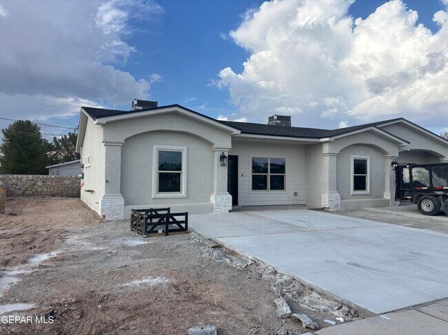 Building Photo - 10371 Manzana Rd