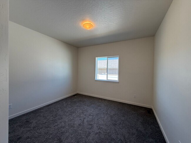 Building Photo - 2138 Brookfield Dr