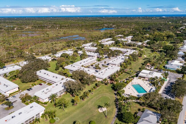 Building Photo - 18081 SE Country Club Dr
