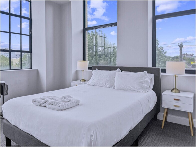 Building Photo - 1421 N 5th St