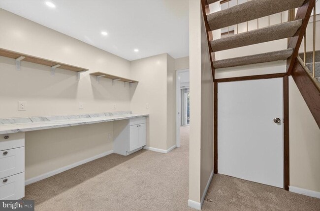 Building Photo - 9250 Three Oaks Dr