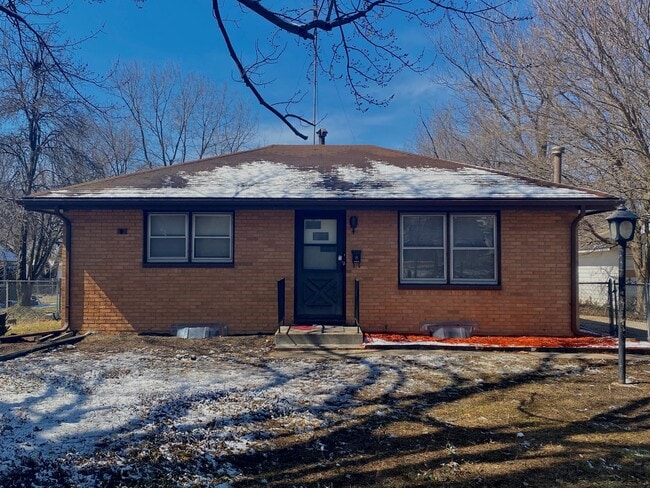 Primary Photo - 2 Bedroom, 1 Bathroom House for Rent; Avai...