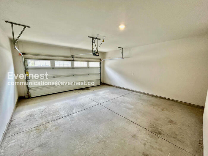 Building Photo - 322 Timberland Ave