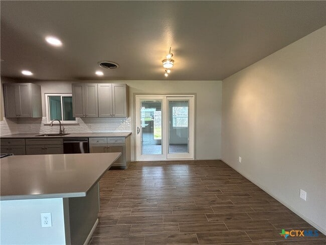 Building Photo - 362 Lockener Ave