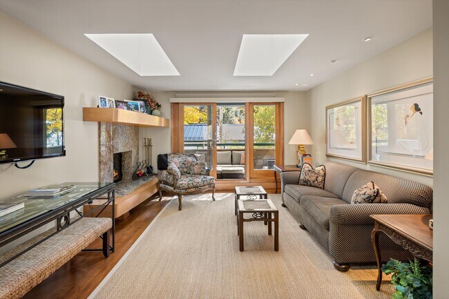 Building Photo - 1020 E Hopkins Ave