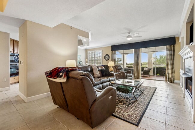 Building Photo - Fully Furnished 3/3 Ocean Grande Condo