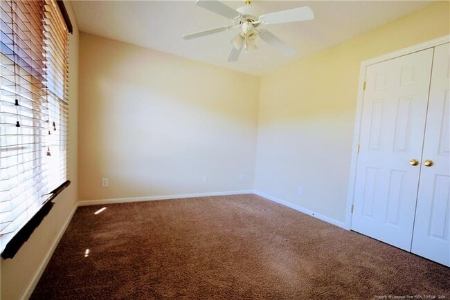 Building Photo - 328 Roundtree Dr