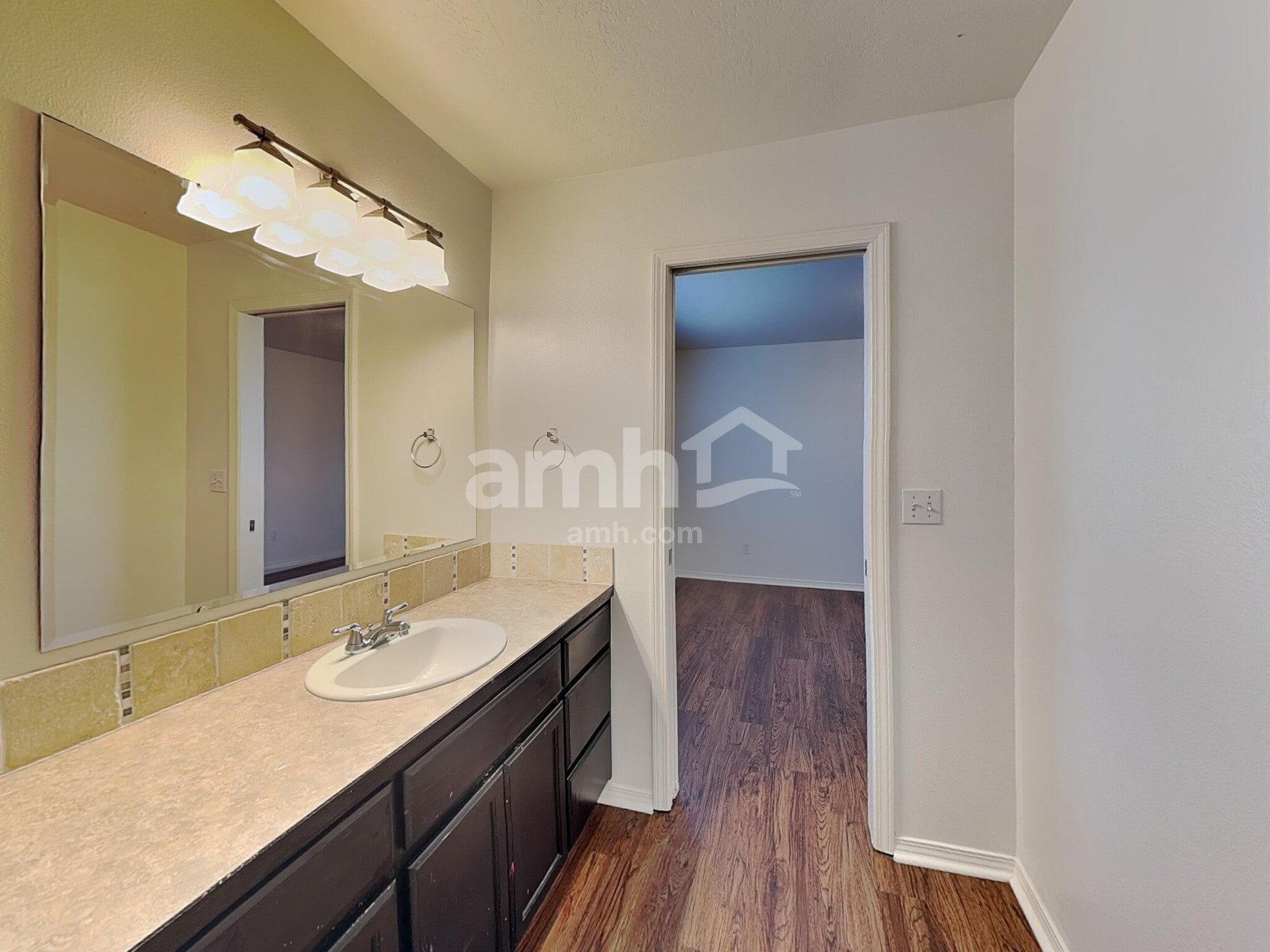 Building Photo - 2513 E Cinnamon Ln