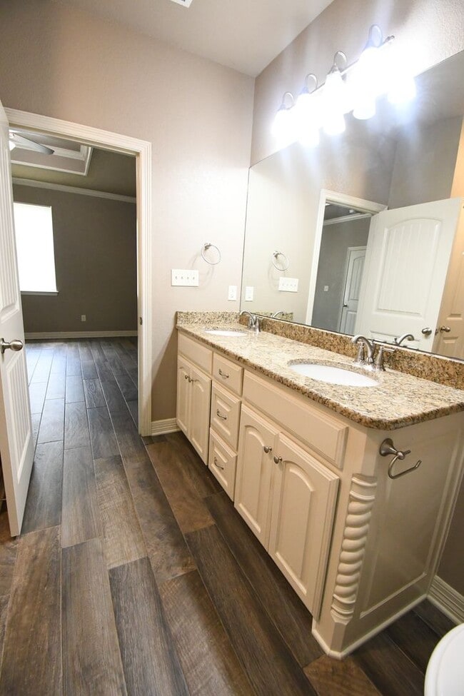 Building Photo - Modern 3-Bedroom 2 Bath Duplex in South Tyler