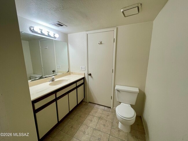 Building Photo - 1710 W Wood Bridge Ct