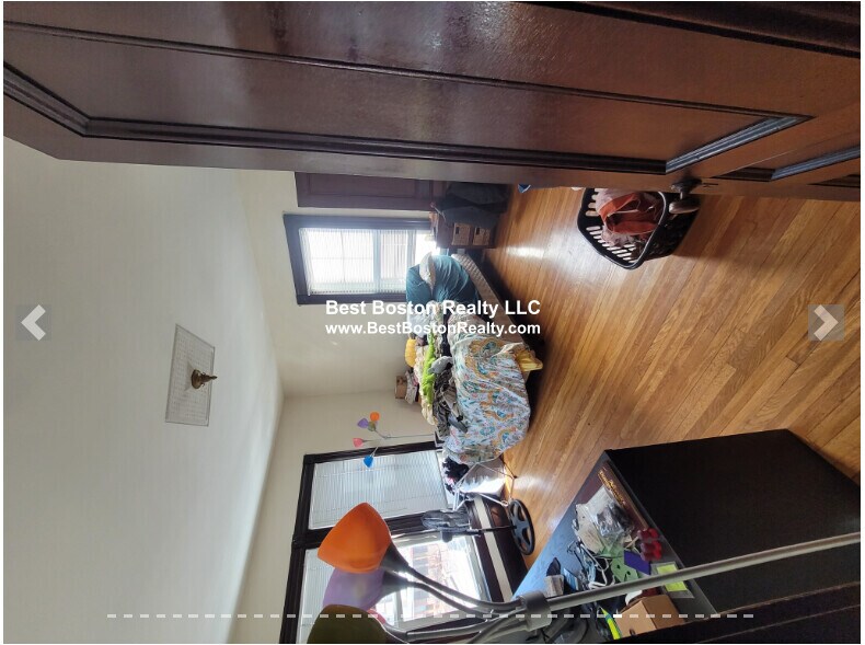 Building Photo - 211 Holland St