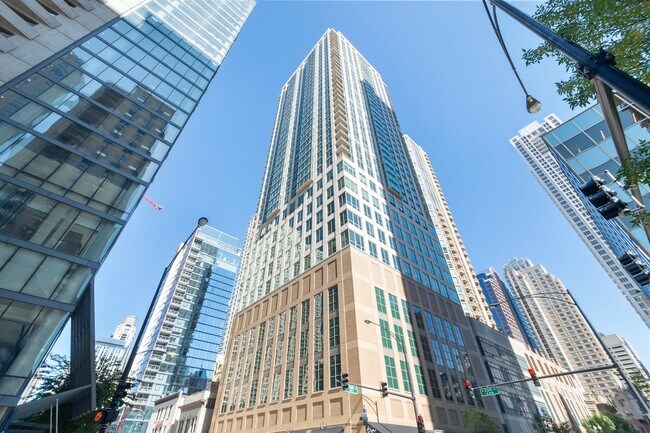 Primary Photo - 2 E Erie St