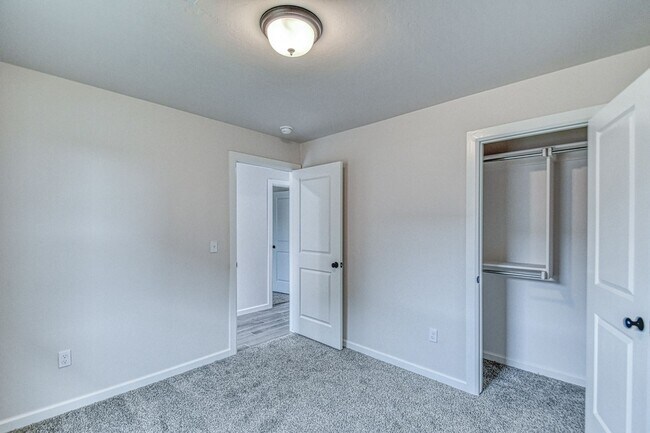 Building Photo - Brand New Construction in Varenna Landing!