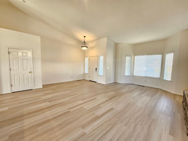 Building Photo - Cold Springs Beauty - Immaculate Newer Hom...