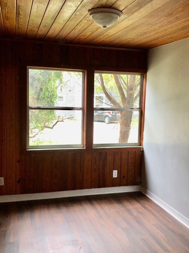 Building Photo - SPACIOUS Zephyrhills 4BR/1BA Home in the Heart of Downtown!