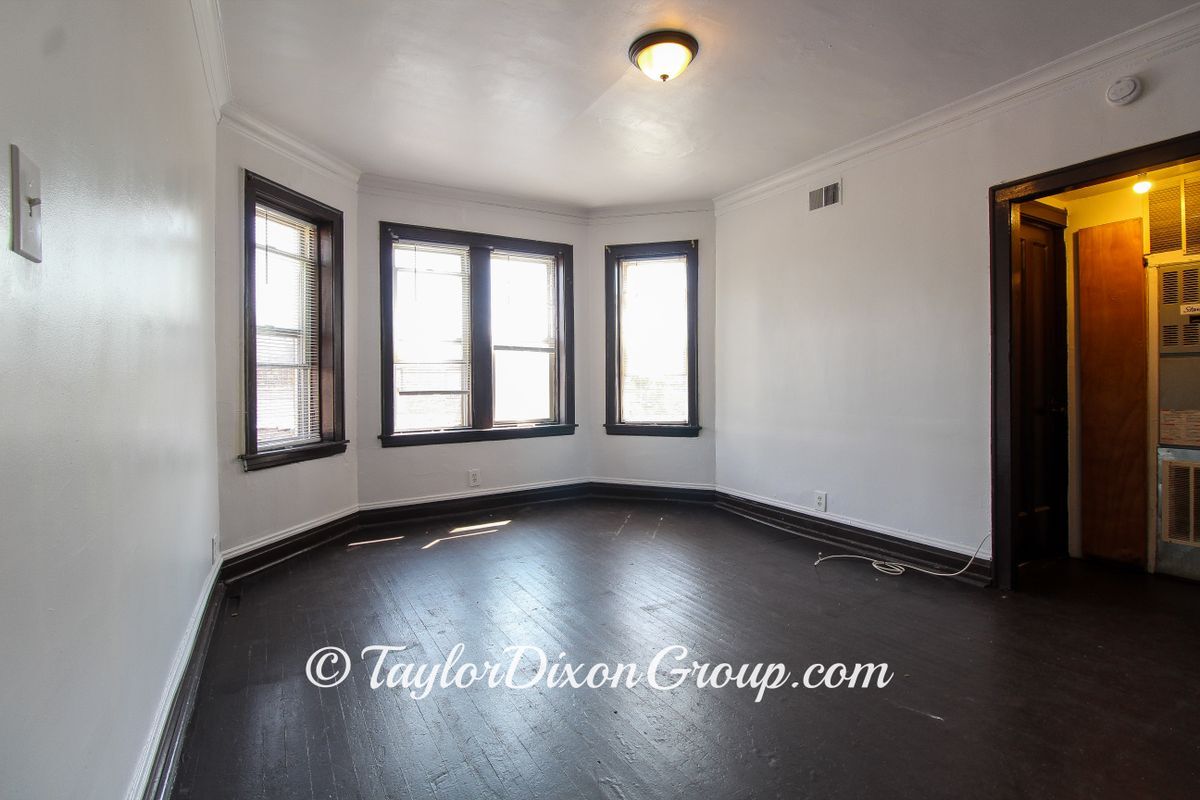 Building Photo - 3863 W Maypole Ave