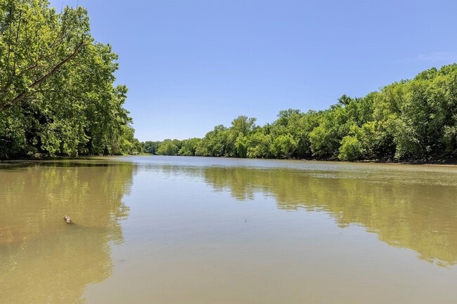 Building Photo - 326 Tahitian Dr