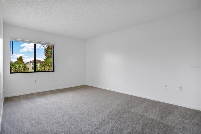 Building Photo - 5223 Vineland Rd