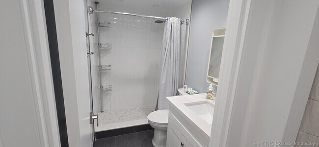 Building Photo - 3300 N Palm Aire Dr