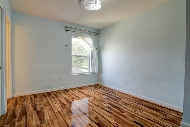 Building Photo - 5073 SW 40th Pl