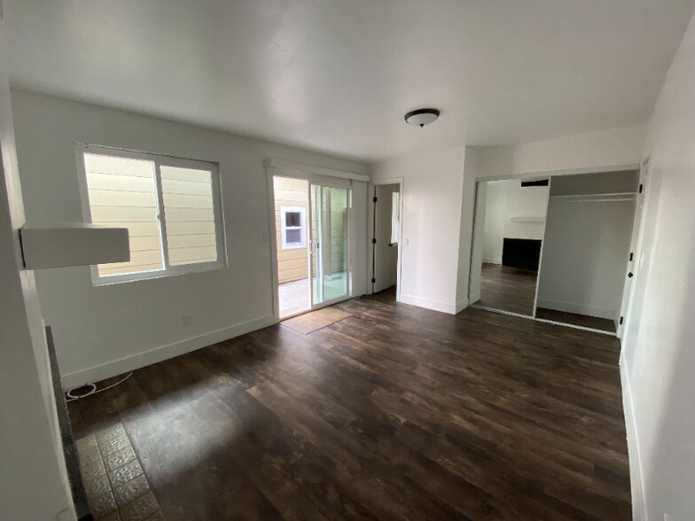 Building Photo - 3320-3322 Clairemont Dr