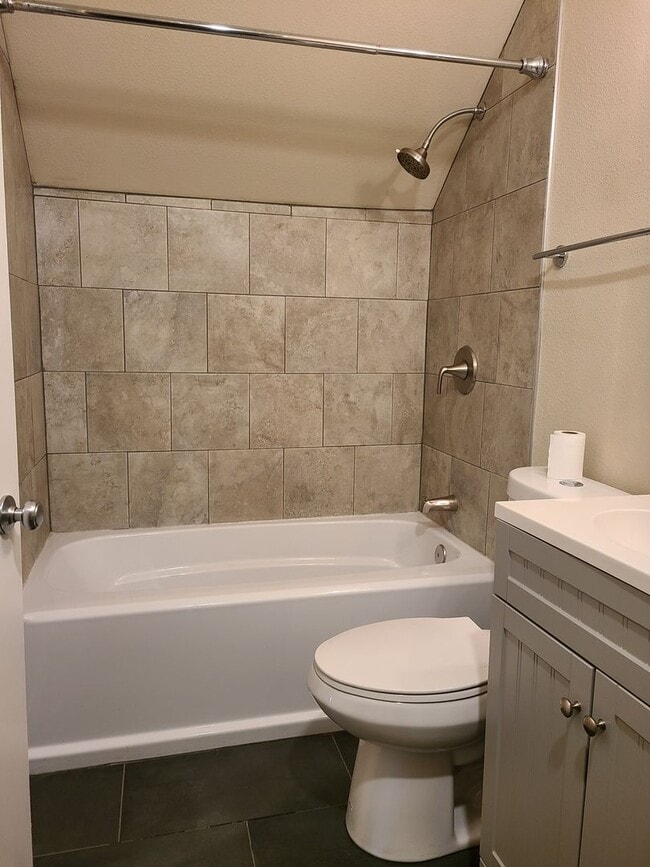 Building Photo - Beautifully Updated South Tacoma 3 Bedroom